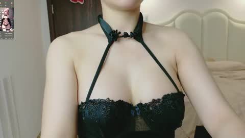 strawberry_loveee online show from July 3, 2026, 9:48 am