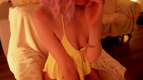 Snapshot of strawberryemma chatting on July 23, 2026, 11:46 pm Strawberry Emma online show from July 23, 2026, 11:46 pm
