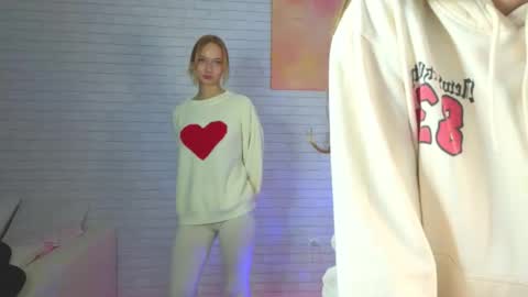 Alice and Violetta online show from November 14, 2025, 9:46 pm