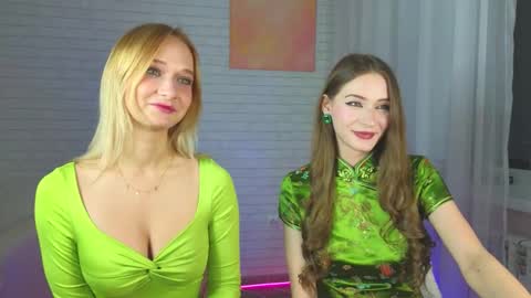 Alice and Violetta online show from November 17, 2025, 2:23 pm