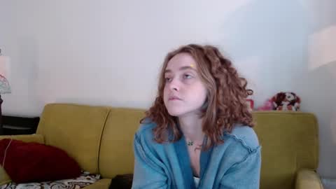 Strawberrylotsacake online show from December 17, 2025, 4:02 pm