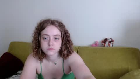 Snapshot of strawberrylotsacake chatting on April 29, 2026, 2:43 pm Strawberrylotsacake online show from April 29, 2026, 2:43 pm