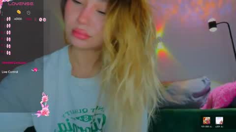 Snapshot of strawberrypie99 chatting on June 6, 2026, 4:50 am Tati and Lola online show from June 6, 2026, 4:50 am