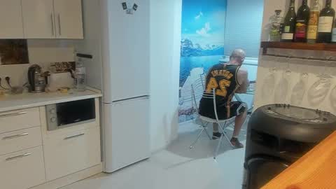 Strong Arni online show from February 18, 2025, 5:42 pm