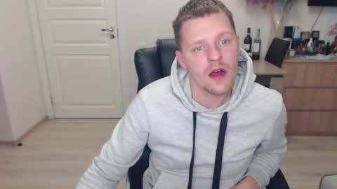 strong_guy_xxx online show from September 20, 2025, 11:22 am