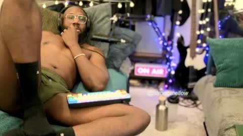 strongmellow online show from October 24, 2025, 6:04 pm