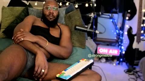 strongmellow online show from October 27, 2025, 6:45 pm