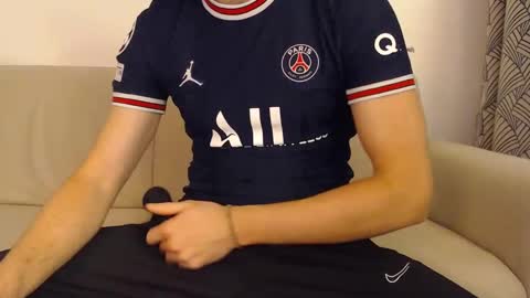 Snapshot of studfromparis chatting on February 9, 2025, 3:34 pm Stud From Paris online show from February 9, 2025, 3:34 pm