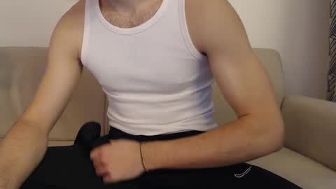 Snapshot of studfromparis chatting on February 18, 2025, 2:49 pm Stud From Paris online show from February 18, 2025, 2:49 pm