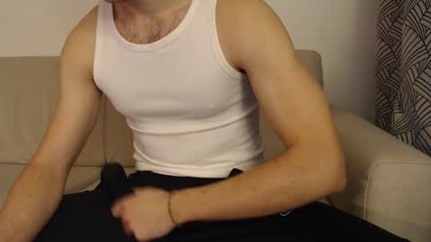 Snapshot of studfromparis chatting on February 27, 2025, 5:04 pm Stud From Paris online show from February 27, 2025, 5:04 pm