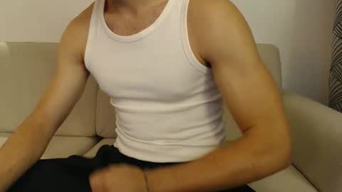 Snapshot of studfromparis chatting on September 25, 2025, 5:05 pm Stud From Paris online show from September 25, 2025, 5:05 pm