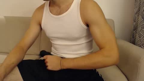 Snapshot of studfromparis chatting on October 20, 2025, 5:35 pm Stud From Paris online show from October 20, 2025, 5:35 pm