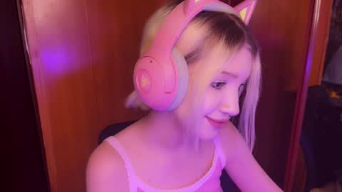 stuffy_ri online show from December 8, 2024, 2:39 am