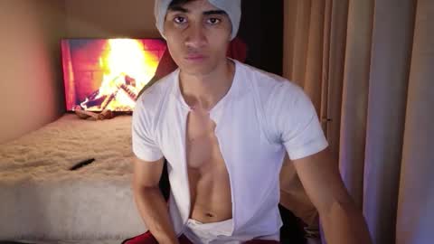 stylish man online show from March 31, 2026, 11:54 am