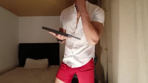 stylish man online show from April 2, 2026, 12:25 pm