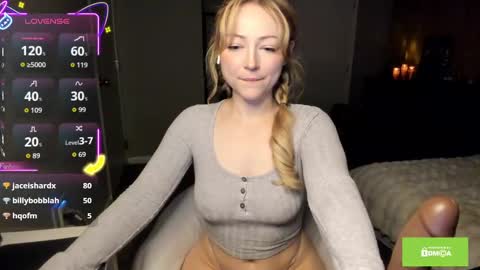 Button online show from October 8, 2025, 9:45 pm