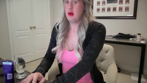 Snapshot of submiss14 chatting on May 28, 2026, 8:00 am Sissy Isabella online show from May 28, 2026, 8:00 am