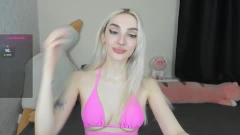 Chloe online show from October 16, 2025, 12:06 pm