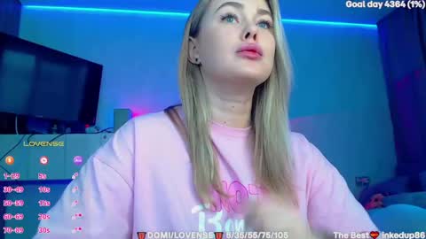 suchcute_ online show from February 9, 2026, 2:48 am