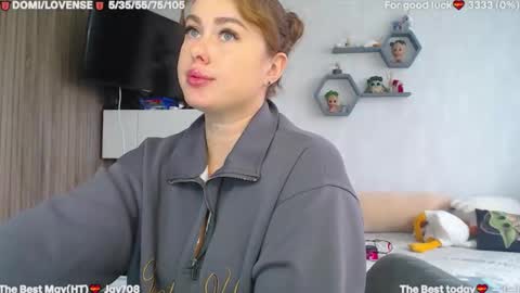 suchcute_ online show from May 19, 2026, 3:57 am