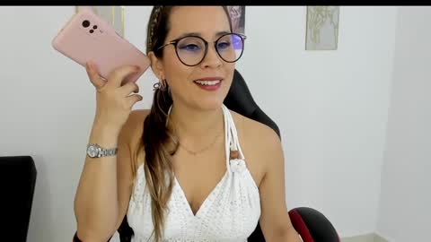 sugar_milff online show from February 26, 2025, 12:47 pm