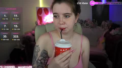 Mia online show from November 2, 2025, 9:39 pm