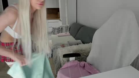 Snapshot of sugar_rainbow chatting on April 26, 2026, 3:59 am Kinga online show from April 26, 2026, 3:59 am