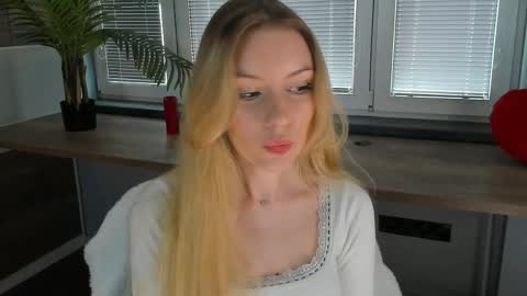 Snapshot of sugar_with_tea chatting on May 12, 2026, 7:38 am Alicia online show from May 12, 2026, 7:38 am