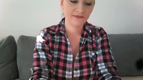 SugarYas online show from February 25, 2025, 9:31 am