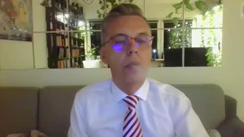 Snapshot of suit_elegant chatting on September 8, 2025, 7:35 pm Suit tie horny online show from September 8, 2025, 7:35 pm