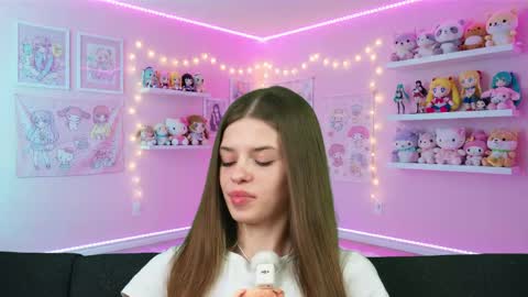 sukie_spooky online show from April 15, 2026, 8:54 am