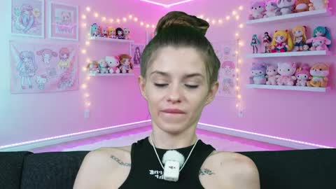 sukie_spooky online show from April 19, 2026, 1:10 pm