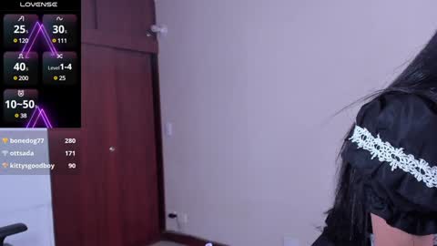 Nicolle  online show from December 13, 2024, 8:04 pm