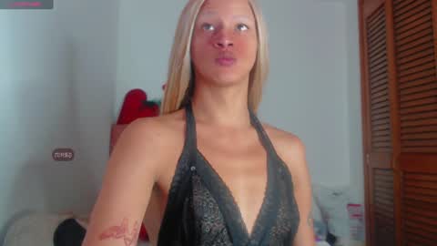 Snapshot of summer__xo chatting on December 23, 2024, 2:02 am Summer online show from December 23, 2024, 2:02 am