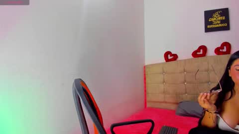 summer_girls01 online show from November 8, 2025, 10:41 pm