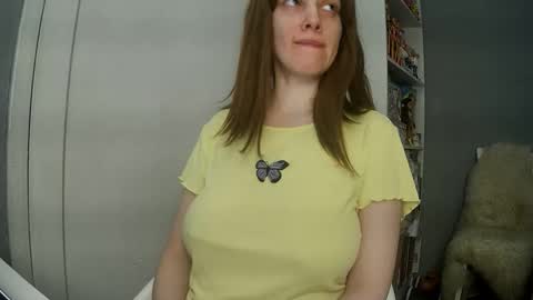 Snapshot of summerbluesky chatting on April 14, 2026, 2:56 pm summerbluesky online show from April 14, 2026, 2:56 pm