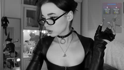 Miss Nelly online show from January 3, 2025, 9:04 am