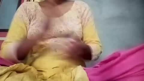 sunali_jain03 online show from April 7, 2026, 2:34 am