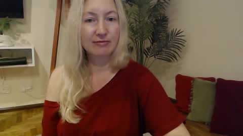 Snapshot of sunbrilliant chatting on August 2, 2026, 2:32 am sunbrilliant online show from August 2, 2026, 2:32 am