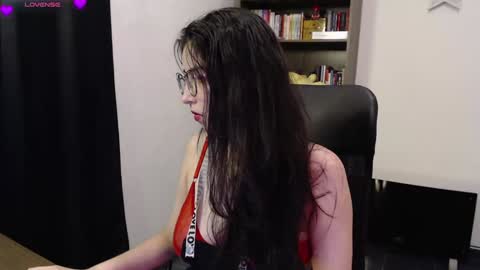 Snapshot of sunflower_uwu chatting on December 3, 2024, 12:35 am violetta online show from December 3, 2024, 12:35 am