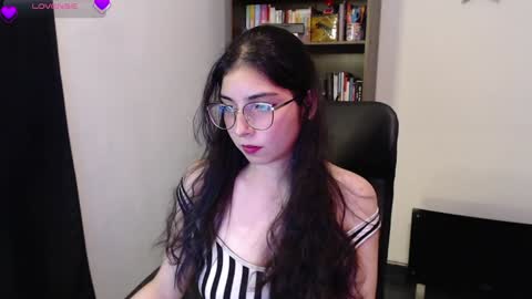 Snapshot of sunflower_uwu chatting on February 9, 2025, 12:49 am violetta online show from February 9, 2025, 12:49 am