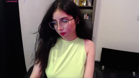 Snapshot of sunflower_uwu chatting on March 7, 2025, 4:35 am violetta online show from March 7, 2025, 4:35 am