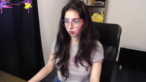 Snapshot of sunflower_uwu chatting on October 6, 2025, 2:58 pm violetta online show from October 6, 2025, 2:58 pm