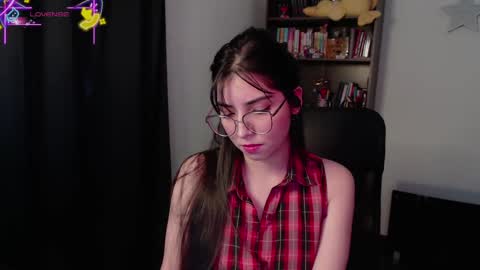 Snapshot of sunflower_uwu chatting on November 15, 2025, 3:19 pm violetta online show from November 15, 2025, 3:19 pm