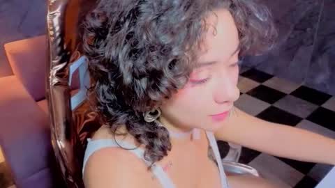 sunny2_b online show from November 29, 2025, 1:19 am