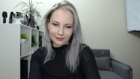 Naomi online show from December 23, 2024, 1:18 am