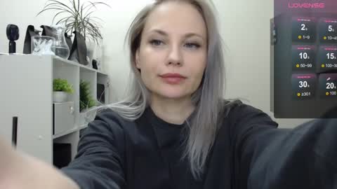 Naomi online show from December 23, 2024, 4:22 am