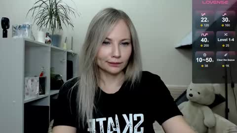 Naomi online show from November 30, 2025, 3:54 am