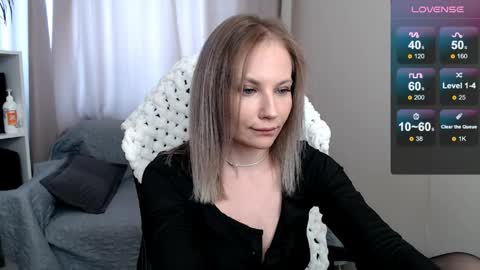 Snapshot of sunny_bunny6 chatting on June 1, 2026, 5:42 am Naomi online show from June 1, 2026, 5:42 am