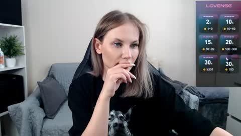Snapshot of sunny_bunny6 chatting on June 22, 2026, 5:04 am Naomi online show from June 22, 2026, 5:04 am